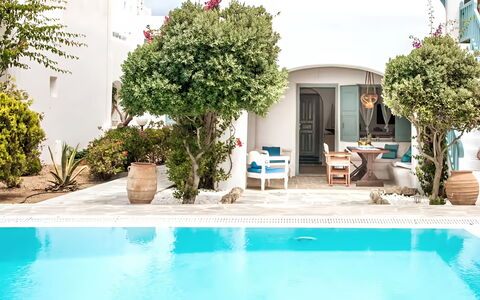 Mikonos Pool House 6: Zwembad, Bloempot, Toevlucht, Buitenmeubels, Vrije Tijd, Kamerplant, Landgoed, Stoel, Eco Hotel, Vakantie