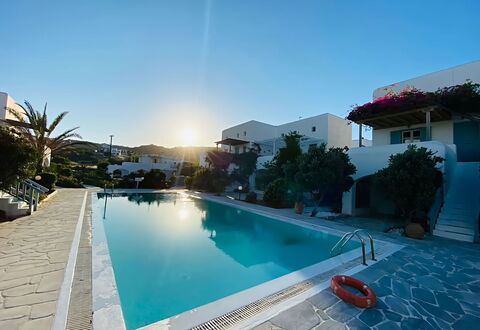 Mikonos Pool House 6: Zwembad, Toevlucht, Buitenmeubels, Vrije Tijd, Eco Hotel, Ligstoel, Paraplu, Badplaats, Hotel, Vakantie