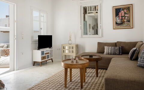 Mykonos Pool House 7: Meubilair, Interieur Ontwerp, Flooring, Verdieping, Hout, Woonkamer, Kamer, Huis, Bankstel, Appartement