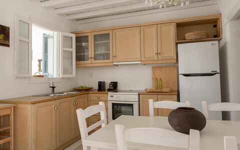 Mykonos Pool House 7: Meubilair, Cabinetry, Countertop, Keuken, Hout, Interieur Ontwerp, Toestel Van De Keuken, Flooring, Kast, Verdieping