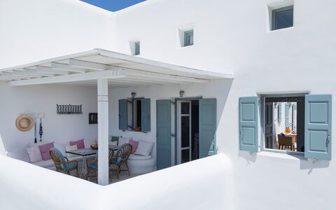 Mykonos Pool House 7: Huis, Stoel, Buitenmeubels, Schaduw, Ontwerp, Balkon, Keuken En Eettafel, Buitentafel, Daylighting, Kamerplant
