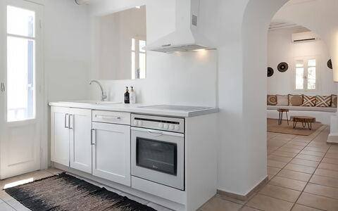 Mykonos Pool House 9: Flooring, Interieur Ontwerp, Meubilair, Verdieping, Keuken, Countertop, Cabinetry, Major Appliance, Plafond, Toestel Van De Keuken