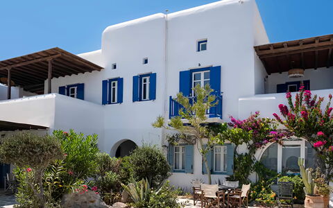 Mykonos Pool House 9: Huis, Landgoed, Toevlucht, Schaduw, Stoel, Eco Hotel, Balkon, Landscaping, Bloempot, Villa