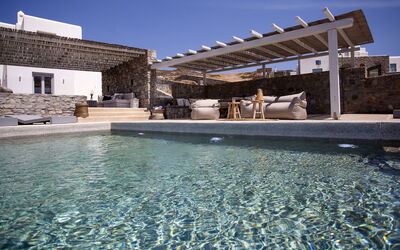 Villa Cornelia 1: Samengesteld Materiaal, Natuurlijk Materiaal, Ontwerp, Zwembad, Tegel, Buitenmeubels, Toevlucht