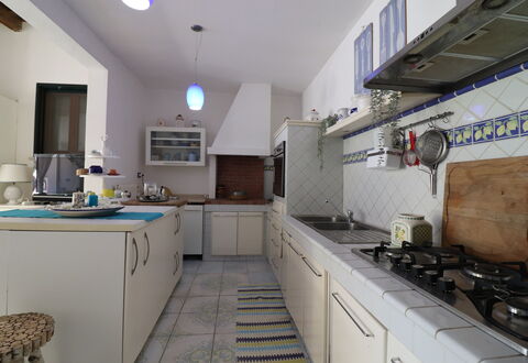 Villa Patrizia Otranto: Deluxe Countryside Retreat: Keuken, Countertop, Toestel Van De Keuken, Flooring, Interieur Ontwerp, Major Appliance, Meubilair, Gootsteen, Cabinetry, Verdieping