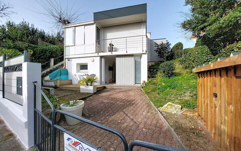 La Victoria: Woongebied, Huis, Huis, Deur, Beton, Balkon, Oprit, Ontwerp, Werf, Poort
