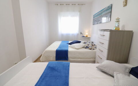 Luisa: Bed, Slaapkamer, Meubilair, Laken, Bedding, Verdieping, Linens, Interieur Ontwerp, Flooring, Kamer