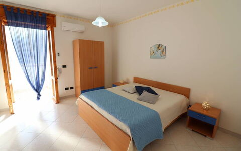 Ludovica: Meubilair, Hout, Interieur Ontwerp, Verdieping, Flooring, Slaapkamer, Bed, Kamer, Laken, Bed Frame