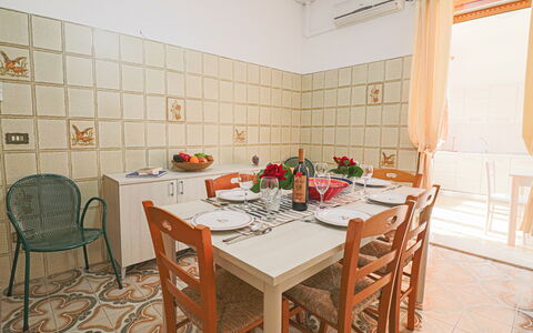 Isabel: Flooring, Meubilair, Interieur Ontwerp, Verdieping, Keuken En Eettafel, Tafel, Eetkamer, Stoel, Kamer, Plafond