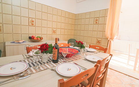 Isabel: Meubilair, Interieur Ontwerp, Flooring, Eetkamer, Verdieping, Keuken En Eettafel, Tafel, Tafelkleed, Kamer, Stoel