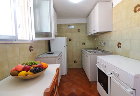 Isabel: Keuken, Toestel Van De Keuken, Countertop, Major Appliance, Flooring, Hout, Verdieping, Cabinetry, Gootsteen, Interieur Ontwerp