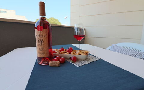 Gio: Tableware, Drinkware, Voedsel, Tafel, Meubilair, Serveware, Fles, Glaswerk, Fruit
