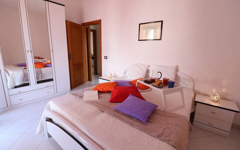 Gio: Meubilair, Slaapkamer, Bed, Interieur Ontwerp, Hout, Laken, Verdieping, Flooring, Textiel, Kamer