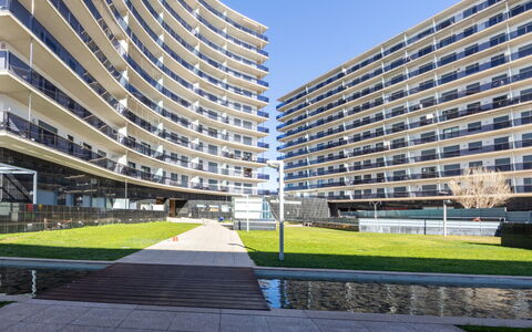 Justina: Schaduw, Veranda, Balkon, Hek, Leuning, Outdoor Structuur