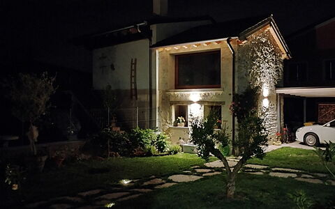 La Casetta dei Palù, Valdobbiadene: Huis, Huis, Architectuur, Nacht, Verlichting, Verblijf, Deur, Lichte Inrichting, Tuin, Landgoed
