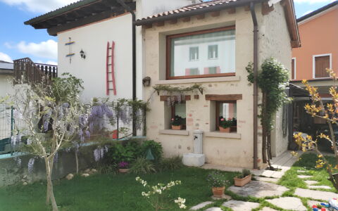 La Casetta dei Palù, Valdobbiadene: Huis, Deur, Huis, Struik, Woongebied, Verblijf, Tuin, Bloempot, Werf