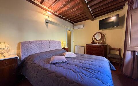 Terrazzino Margherita: Bed, Slaapkamer, Meubilair, Interieur Ontwerp, Laken, Verdieping, Hout, Flooring, Bedding, Plafond