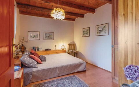 Leder: Meubilair, Bed, Interieur Ontwerp, Slaapkamer, Flooring, Verdieping, Muur, Hout, Laken, Plafond