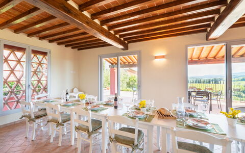 Podere Galieni: Meubilair, Tafel, Interieur Ontwerp, Stoel, Huis, Keuken En Eettafel, Kamer, Eetkamer, Plafond, Tafelkleed