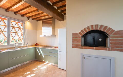 Podere Galieni: Interieur Ontwerp, Keuken, Flooring, Muur, Hout, Plafond, Verdieping, Countertop, Meubilair, Toestel Van De Keuken