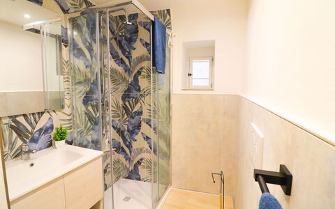 Penelope'S House Centro Storico: Flooring, Interieur Ontwerp, Loodgieterswerkinrichting, Verdieping, Badkamer, Toilet, Tegel, Loodgieter, Kamer, Badkamerkast