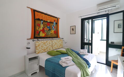 Noemi'S House in Otranto: Meubilair, Interieur Ontwerp, Slaapkamer, Muur, Bed, Verdieping, Flooring, Hout, Laken, Plafond