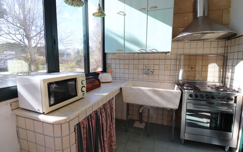 Noemi'S House in Otranto: Keuken, Countertop, Fornuis, Interieur Ontwerp, Toestel Van De Keuken, Flooring, Major Appliance, Gasfornuis, Fornuis, Verdieping