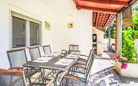 Brodarica 150: Huis, Deur, Verblijf, Werf, Stoel, Buitenmeubels, Backyard, Buitentafel, Kamerplant, Luifel