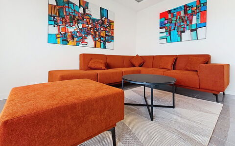 Aloa Iii: Meubilair, Flooring, Bankstel, Verdieping, Interieur Ontwerp, Woonkamer, Oranje, Huis, Kamer