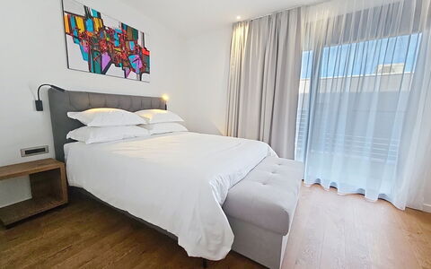 Aloa Iv: Meubilair, Interieur Ontwerp, Bed, Flooring, Verdieping, Slaapkamer, Hout, Bedding, Laken, Kamer