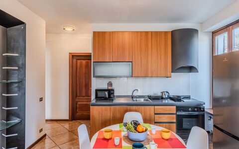Casa Luvit: Huis, Deur, Verblijf, Werf, Stoel, Buitenmeubels, Backyard, Buitentafel, Kamerplant, Luifel