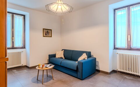Cozy Holiday Home: Huis, Deur, Verblijf, Werf, Stoel, Buitenmeubels, Backyard, Buitentafel, Kamerplant, Luifel