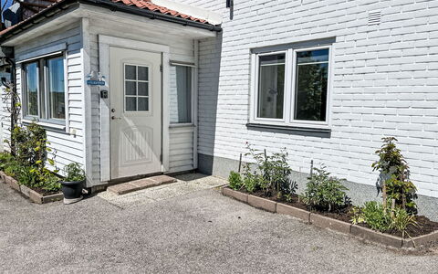 Stadsro: Huis, Huis, Woongebied, Siding, Deur, Schuifraam, Werf, Steen, Oprit
