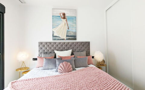 Residencial Panoramic: Bed, Meubilair, Interieur Ontwerp, Bedding, Slaapkamer, Laken, Muur, Linens, Kussen, Kamer