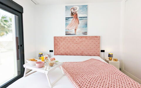Residencial Panoramic: Meubilair, Slaapkamer, Bed, Linens, Interieur Ontwerp, Textiel, Roze, Laken, Bedding, Kamer