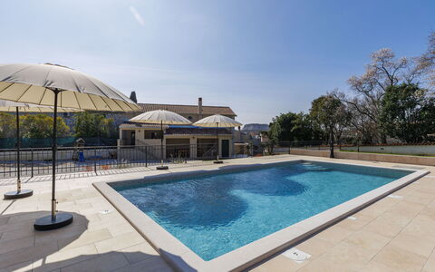 Tone i Maria: Appartement, Toevlucht, Balkon, Hotel, Zwembad, Badplaats, Strand