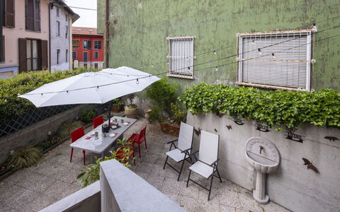 Dolce Luino: Bloempot, Buitenmeubels, Stoel, Kamerplant, Appartement, Buitentafel, Tuin, Binnenplaats, Werf