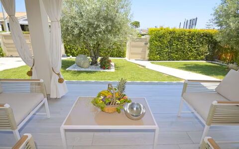 Villa Rei M&M: Appartement, Toevlucht, Balkon, Hotel, Zwembad, Badplaats, Strand