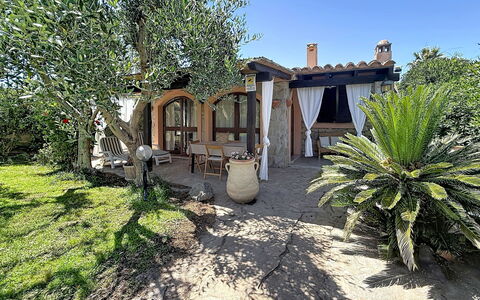 Viletta del Mirto: Landgoed, Tuin, Schaduw, Backyard, Toevlucht, Landscaping, Stoel, Hacienda, Buitenmeubels, Outdoor Structuur