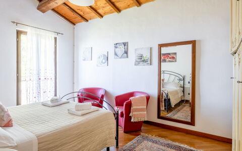 Casale Dolcemare: Meubilair, Muur, Interieur Ontwerp, Slaapkamer, Bed, Verdieping, Flooring, Laken, Bedding, Kamer
