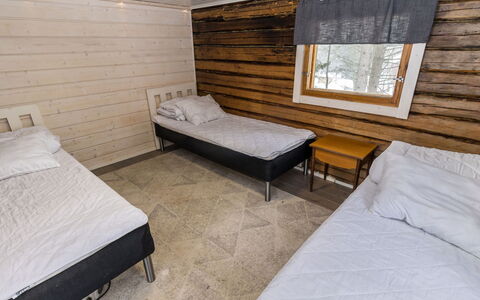 Villa Kökköharju: Hout, Verdieping, Flooring, Bed, Slaapkamer, Hardwood, Bed Frame, Plank, Houten Vloer, Beits