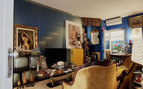 Isola: Meubilair, Interieur Ontwerp, Verlichting, Woonkamer, Fotolijst, Kamer, Flooring, Huis, Stoel, Lichte Inrichting