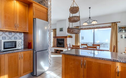 Ninho Do Mocho: Keuken, Meubilair, Interieur Ontwerp, Flooring, Countertop, Hout, Verdieping, Cabinetry, Plafond, Toestel Van De Keuken