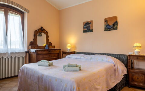 Il Giuncheto, Pool, Amazing View, Umbrian Countrys: Bed, Meubilair, Slaapkamer, Bedding, Interieur Ontwerp, Laken, Muur, Hout, Linens, Kamer
