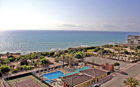 Miramar Iv: Lucht, Water, Eigendom, Wolk, Azure, Gebouw, Kust En Oceanic Landvormen, Zwemwater, Tennis, Boom