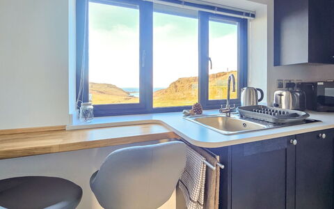 The Studio: Meubilair, Interieur Ontwerp, Toestel Van De Keuken, Keuken, Countertop, Flooring, Cabinetry, Verlichting, Major Appliance, Kamer