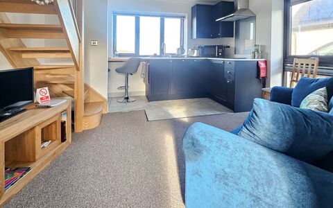 The Studio: Meubilair, Interieur Ontwerp, Flooring, Verdieping, Appartement, Plafond, Bankstel, Woonkamer, Huis, Kamer