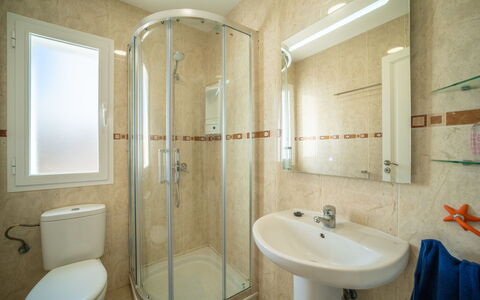 Cala Murada 102: Loodgieterswerkinrichting, Muur, Flooring, Badkamer, Wastafel, Verdieping, Interieur Ontwerp, Wastafel In De Badkamer, Loodgieter, Toilet
