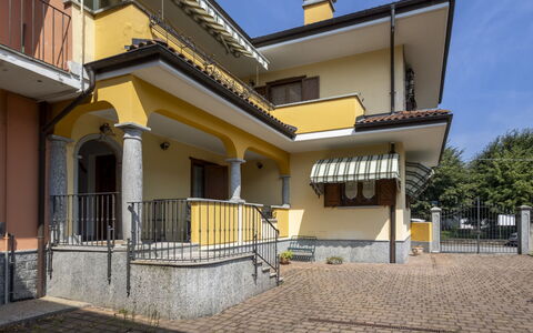 Dimora Lali: Woongebied, Huis, Huis, Balkon, Deur, Veranda, Verf, Villa, Gips, Hacienda