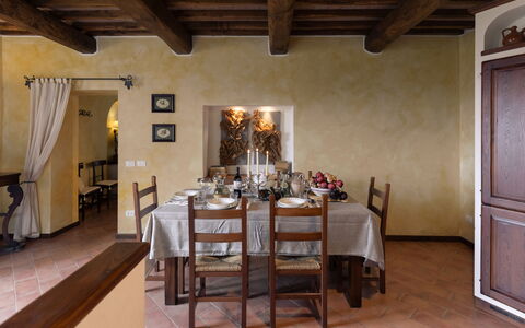 Villa Essiccatoio: Meubilair, Interieur Ontwerp, Muur, Flooring, Plafond, Keuken En Eettafel, Verdieping, Tafel, Stoel, Eetkamer